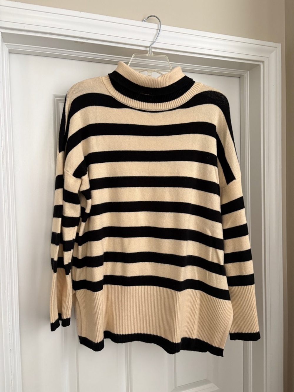 Deluc Oversized Striped Split Hem TurtleNeck Sweater Top Women’s Medium Preppy